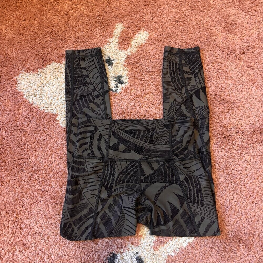 Athleta Womens Gray Palm Leaf Print Leggings Stash Pocket Size XSmall 23" Waist - Picture 2 of 5